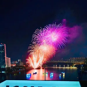 Wink Icon Riverside - Luxury - 24hrs & Rooftop Pool Bar Hotel Da Nang